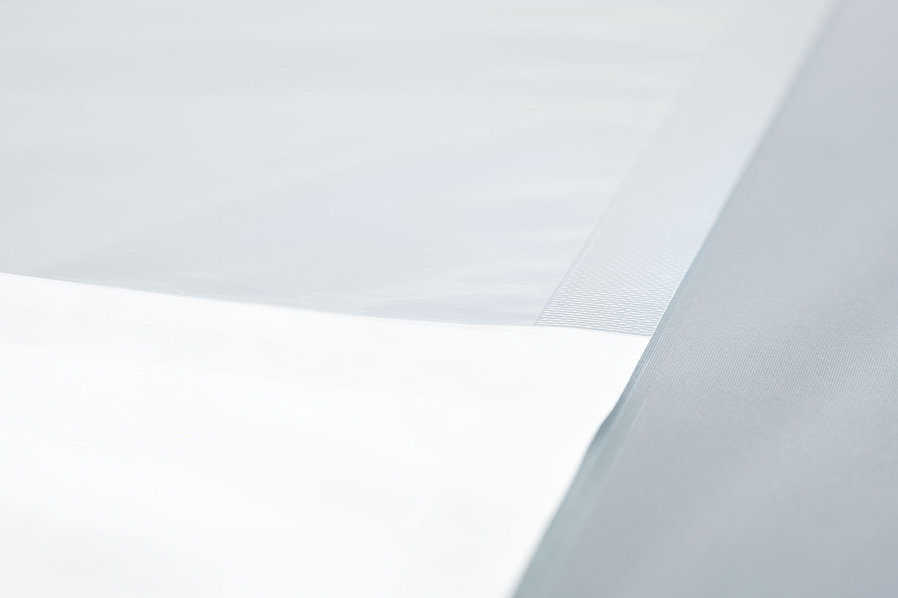 Produktfoto von sterilisierfähigen Beuteln, Lids und Sheets aus Tyvek® in vier verschiedenen Größen
