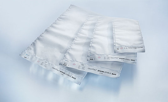 Produktfoto von sterilisierfähigen Beuteln, Lids und Sheets aus Tyvek® in vier verschiedenen Größen