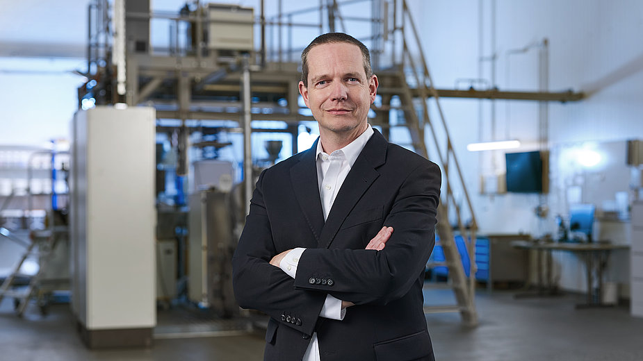 Portrait von CEO Dr. Tobias Lührig in der Produktion
