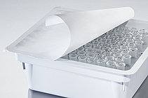 Produktfoto von sterilisierfähigen Beuteln, Lids und Sheets aus Tyvek® in vier verschiedenen Größen