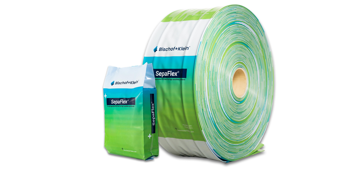 Photo du produit montrant l'emballage SepaFlex® dans le design vert et bleu de Bischof+Klein, une fois en rouleau et une fois en sac prêt à l'emploi