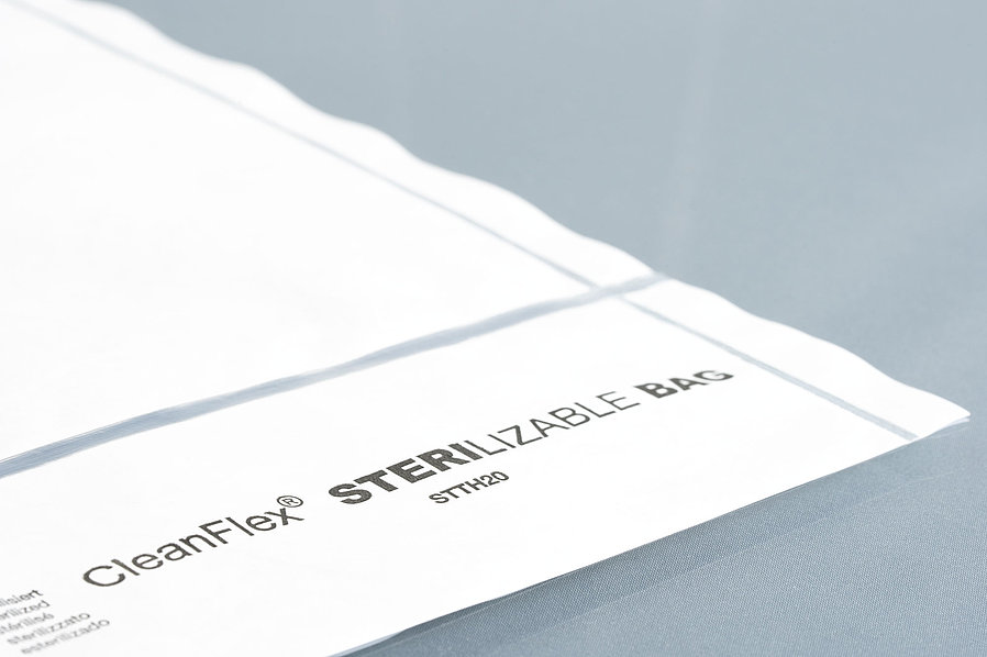 Produktfoto von sterilisierfähigen Beuteln, Lids und Sheets aus Tyvek® in vier verschiedenen Größen