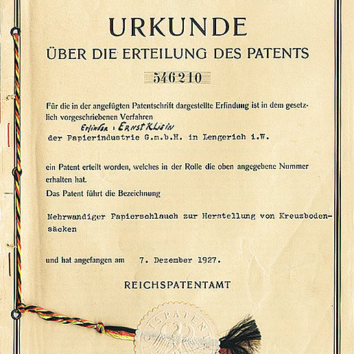 Picture of the Bischof+Klein patent certificate from 1927. The picture shows an old, yellowish certificate concerning the granting of a patent.