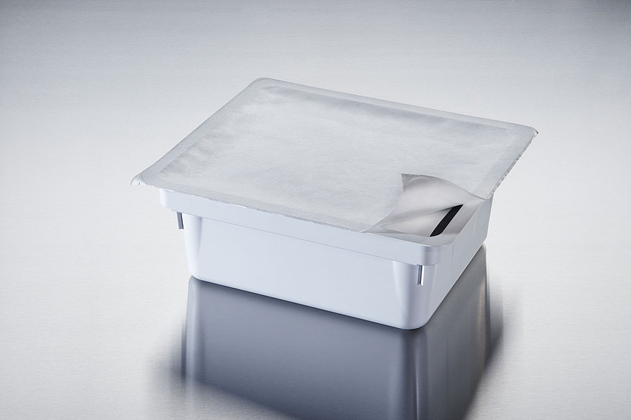 Produktfoto von sterilisierfähigen Beuteln, Lids und Sheets aus Tyvek® in vier verschiedenen Größen