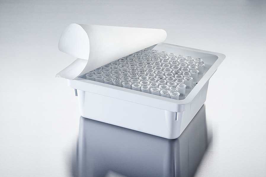 Produktfoto von sterilisierfähigen Beuteln, Lids und Sheets aus Tyvek® in vier verschiedenen Größen