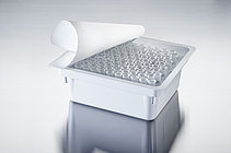 Produktfoto von sterilisierfähigen Beuteln, Lids und Sheets aus Tyvek® in vier verschiedenen Größen